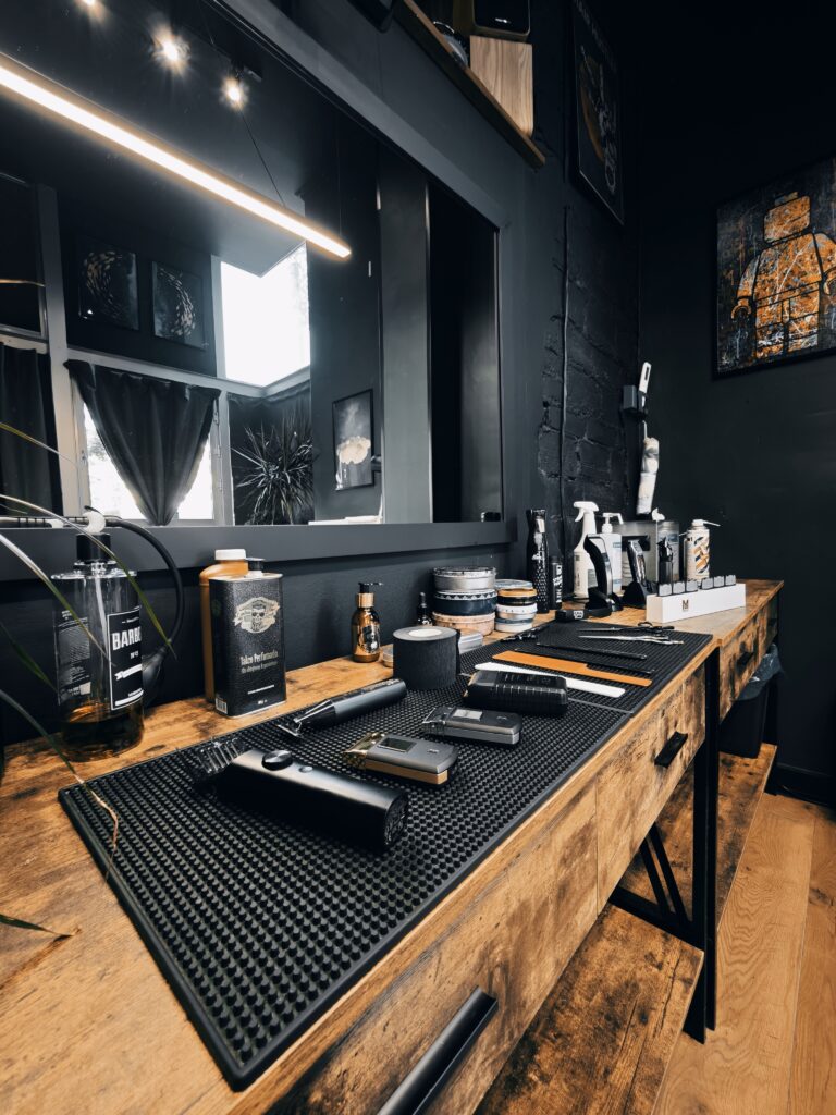 Narzędzia barberskie w salonie fryzjer męski Tychy.